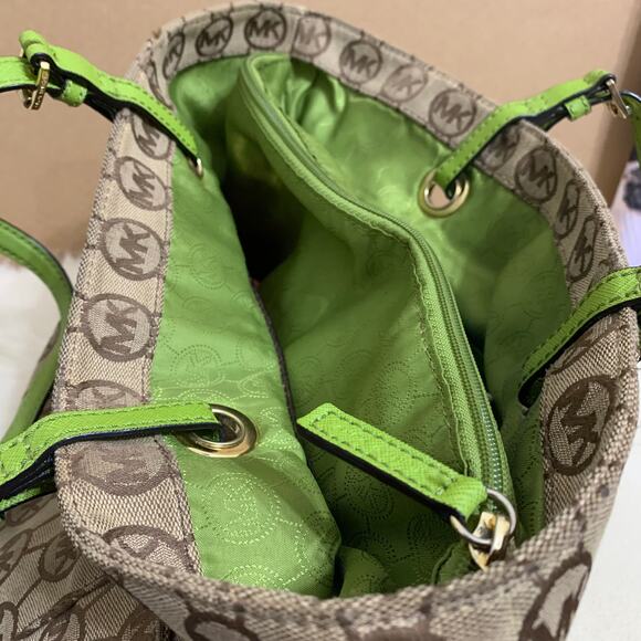 MICHAEL KORS JET SET Vintage Khaki Signature Canvas Pocket Tote w/Green Trim - Picture 10 of 16